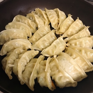 パリッとジューシー！餃子の焼き方&黄金比タレ